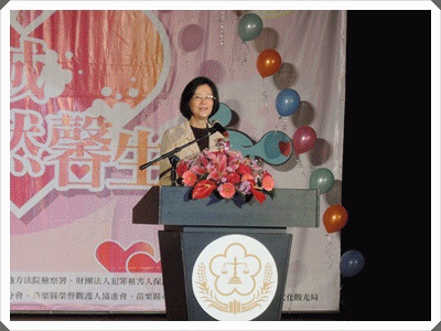 犯保贈感謝狀予林芷瀅父母