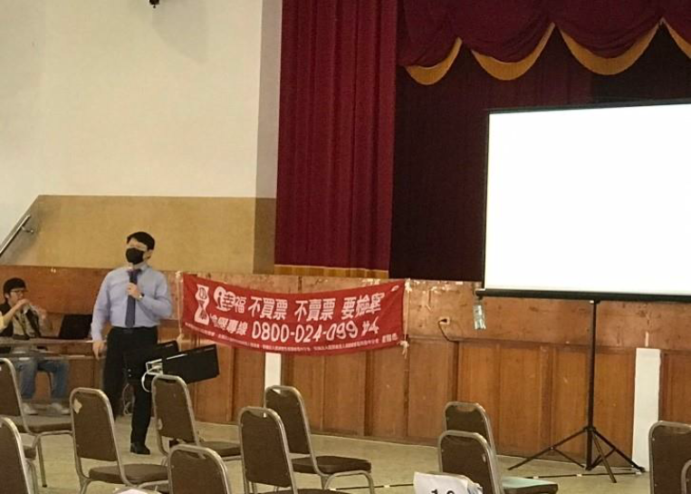 臺中地檢署馬鴻樺檢察官向民眾反賄宣導的情形