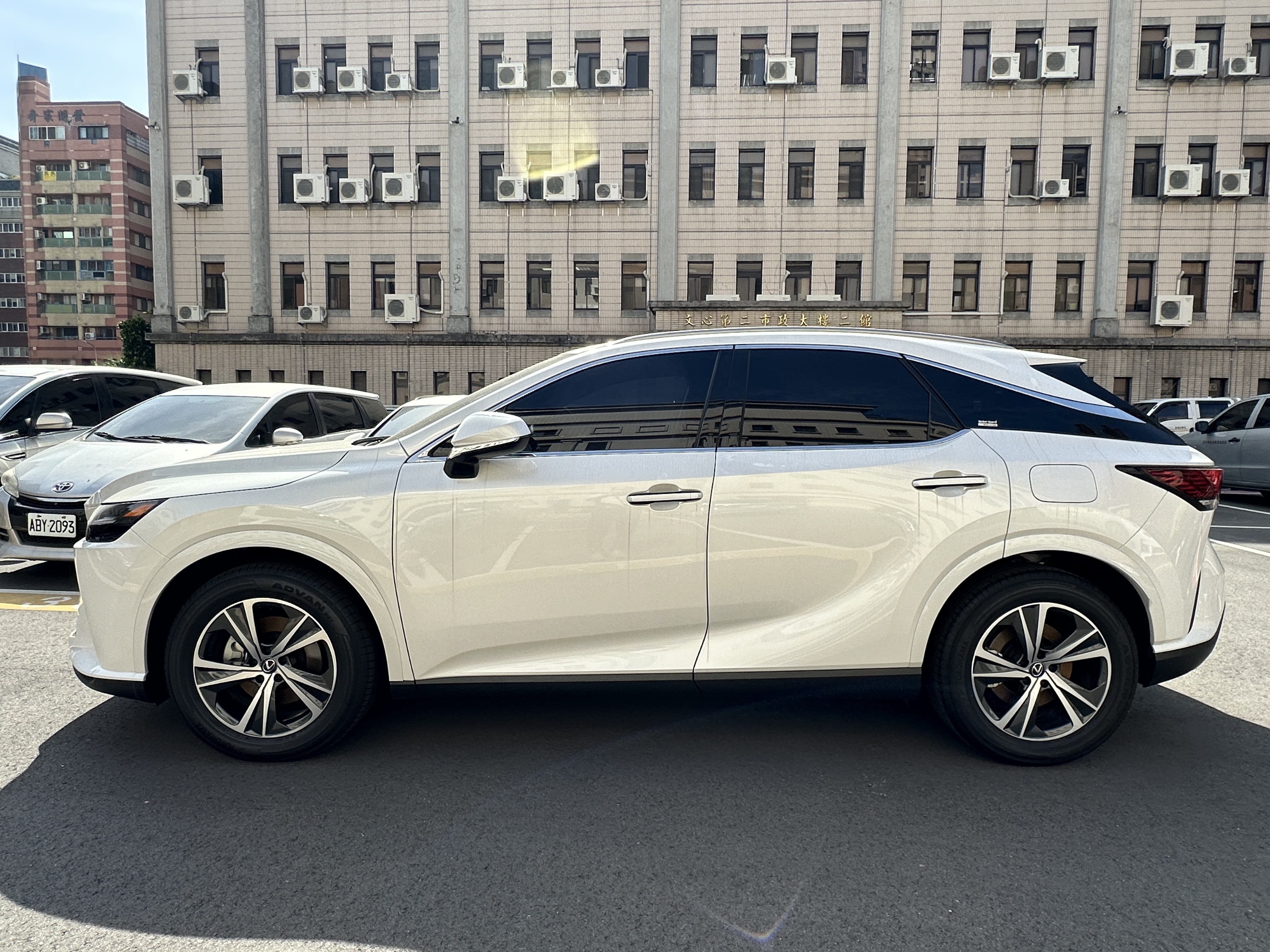 圖七 Lexus RX350h車輛1臺