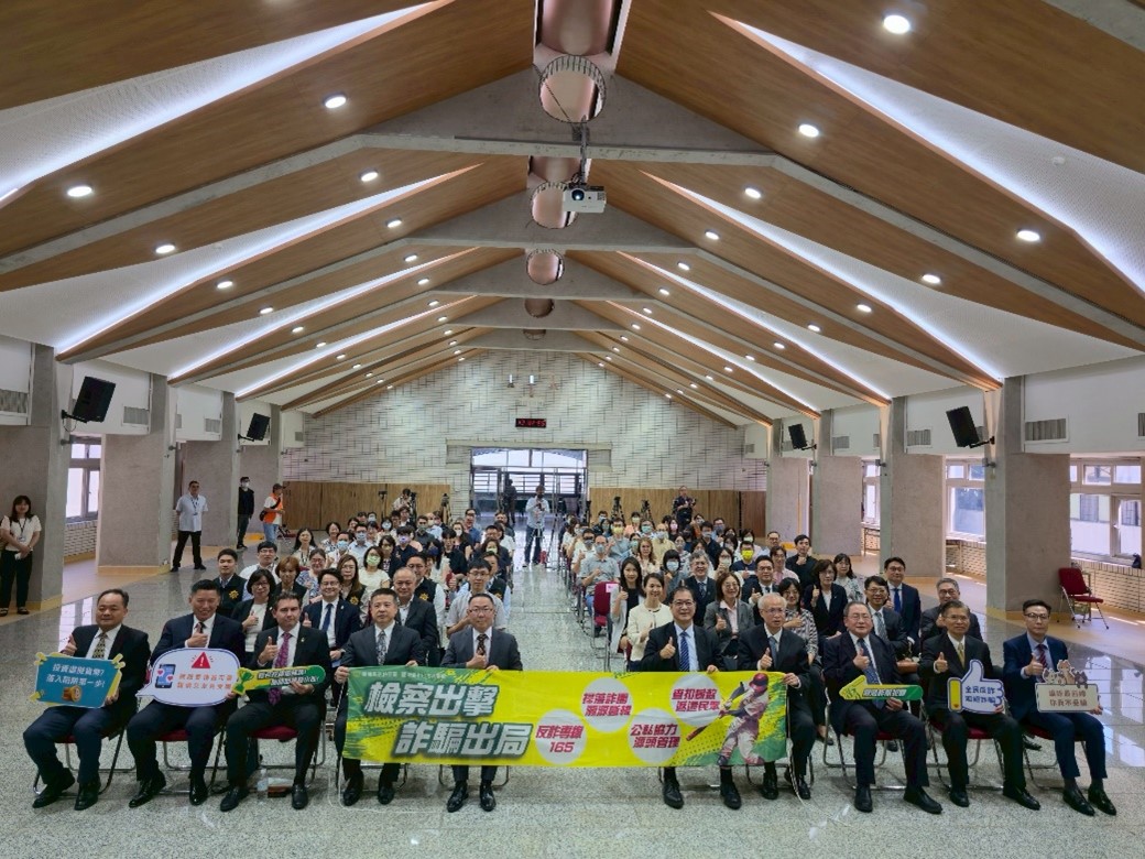 Group photo of the officials and guests attending the press conference
