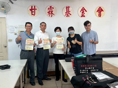 張慧瓊檢察官（中）肯定甘霖基金會執行獨居老人送餐的公益事務