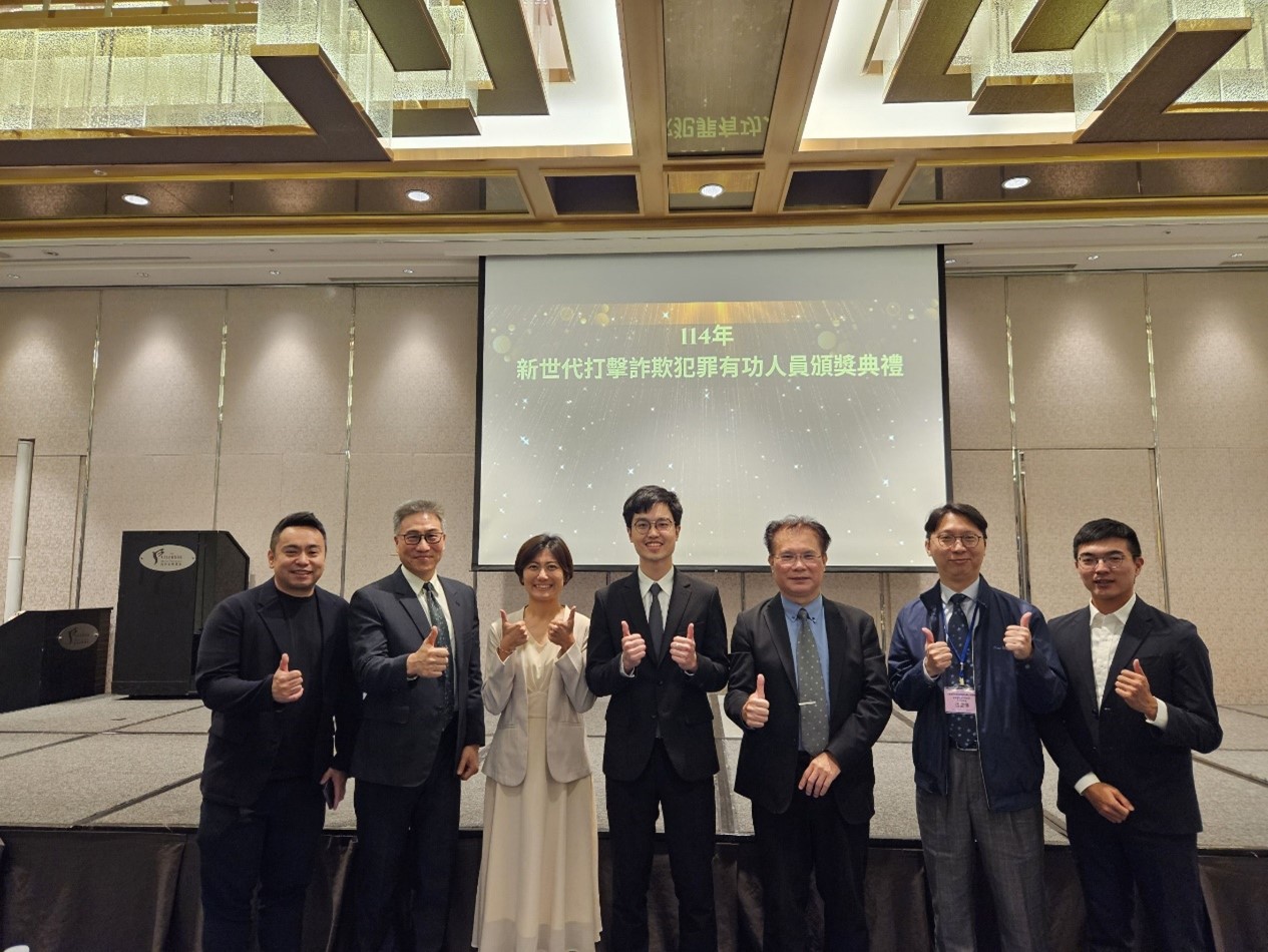 由左至右為新竹地檢署黃振倫主任檢察官、本署張介欽檢察長、潘曉琪檢察官、黃品禎檢察官、法務部常務次長黃謀信、本署張聖傳主任檢察官、戴旻諺檢察官