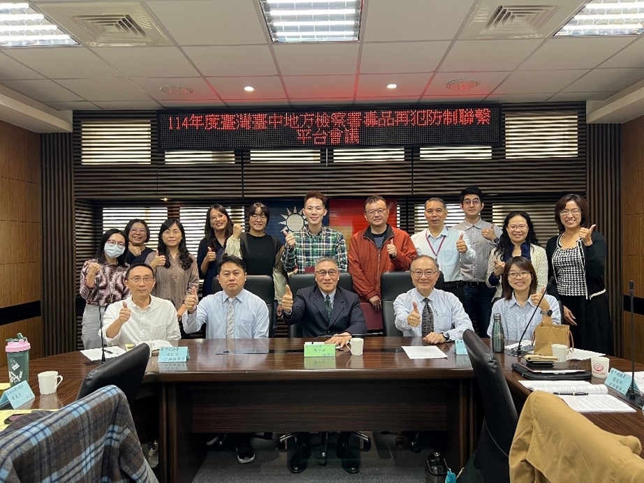 張介欽檢察長（中）與出席平台會議網絡團隊合影