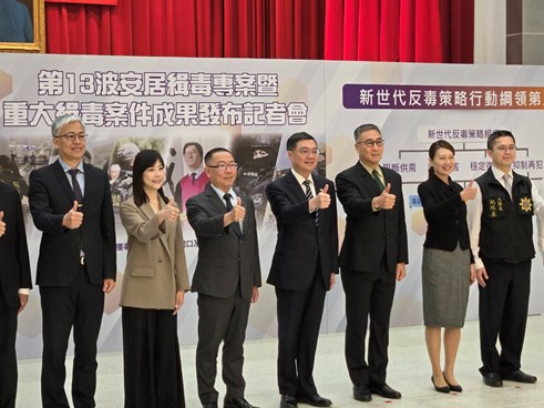 張介欽檢察長、温雅惠檢察官(右二)與卓院長等長官合影