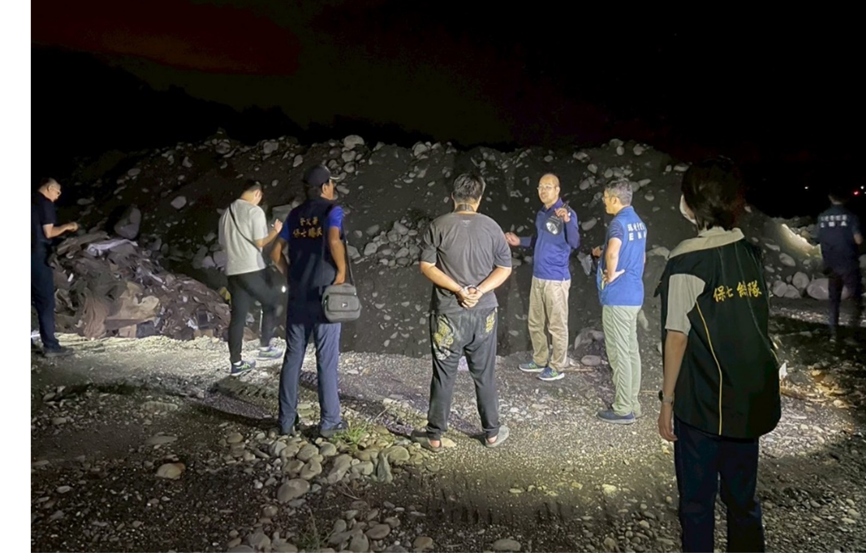 專案小組漏夜查緝現行犯照片