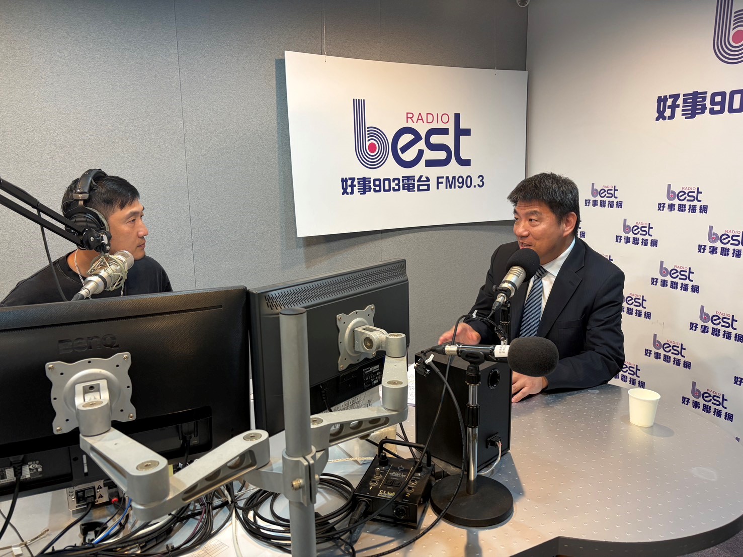洪檢察長家原赴廣播電台接受專訪2