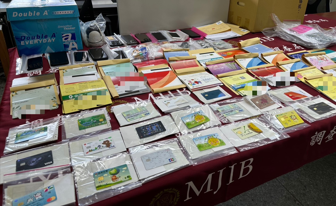 扣押人頭帳戶存摺、提款卡（圖六）