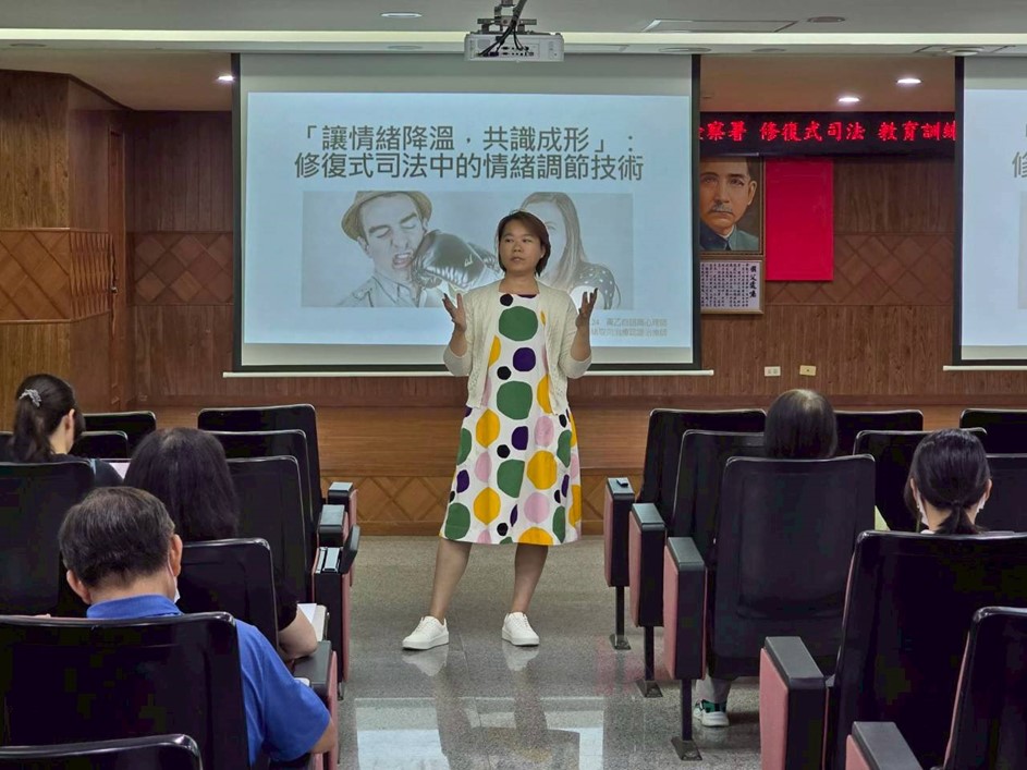 諮商心理師黃乙白講授修復式司法中的情緒調節技術