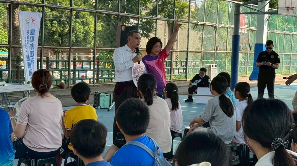 透過與家長互動加深夏令營反賄選宣導成效